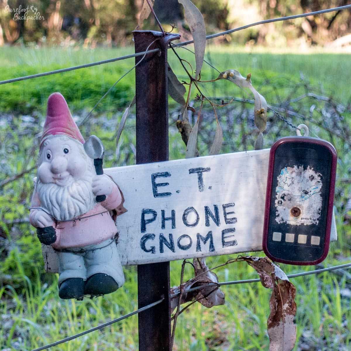 ET Phone Gnome, at Gnomesville