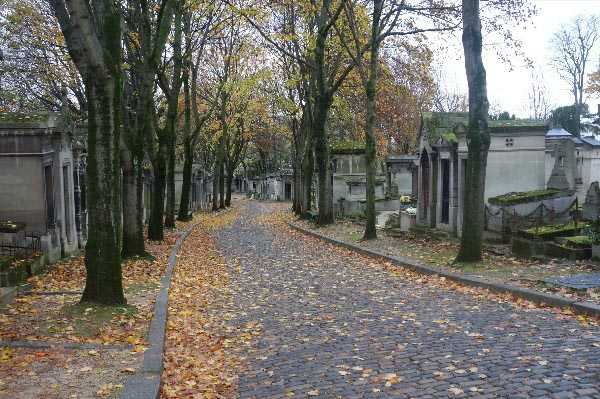 Pere Lachaise, early on an Autumnal Sunday morning.