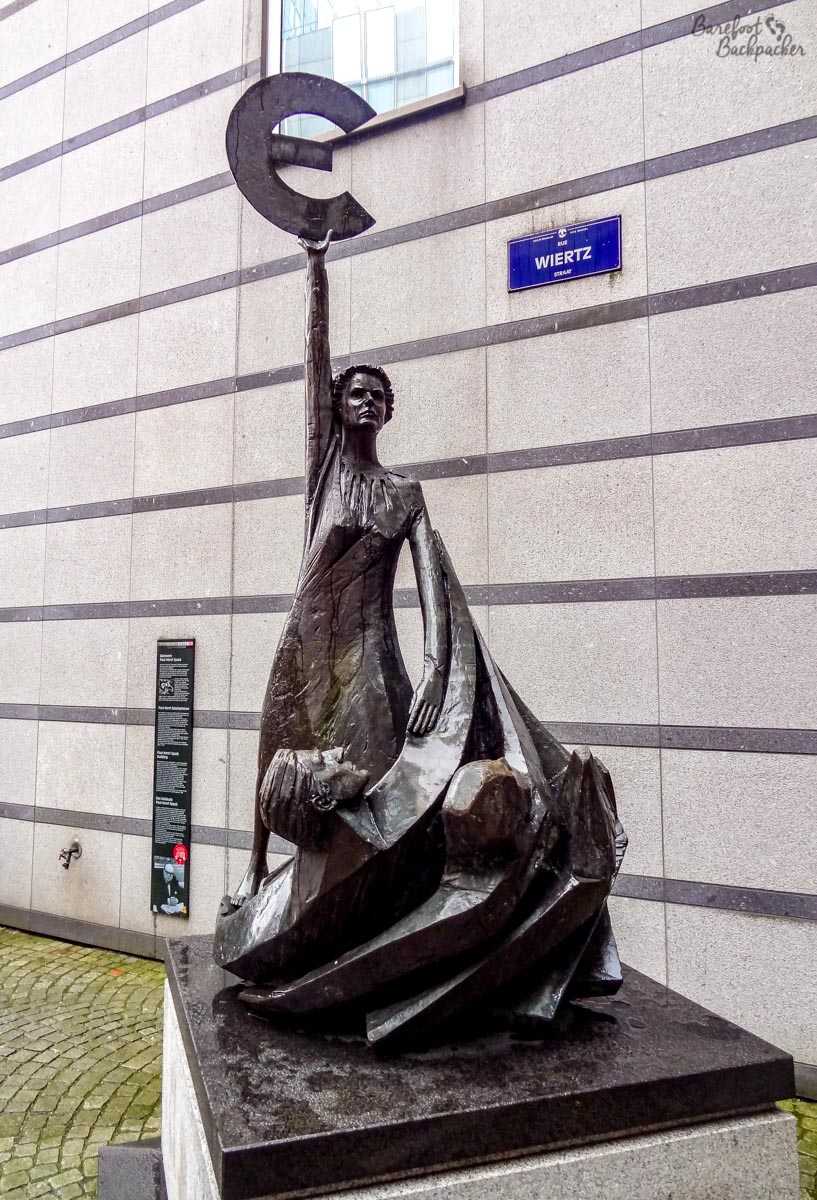 Euro statue